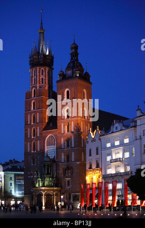 Polen, Krakau, Marktplatz, Marienkirche Stockfoto