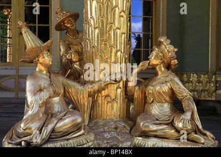 Deutschland, Brandenburg, Potsdam, Park Sanssouci, Chinesisches Teehaus, goldene Statuen Stockfoto
