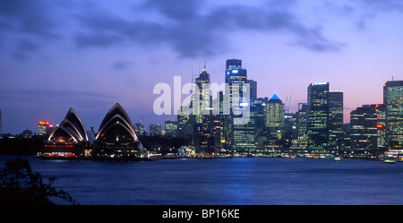 Sydney Opera House und CBD (Central Business District) Skyline bei Nacht aus Kirribilli Sydney New South Wales (NSW) Australien Stockfoto