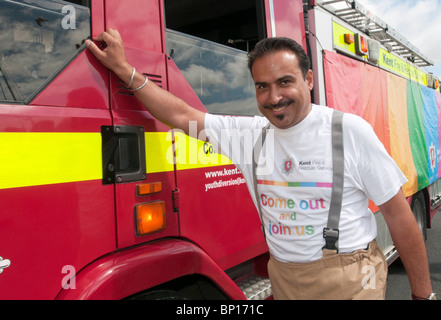 BRIGHTON, ENGLAND, UK - Kent Fire & Rettungsdienst bei Brighton Pride. Stockfoto