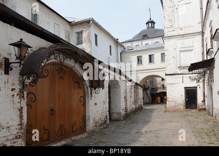 Hof hinter der Sakristei, die Gebäude in die Heilige Dreifaltigkeit - St. Sergius Lavra, Sergiev Posad, Bezirk Moskau, Russland Stockfoto