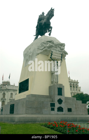 Reiterstatue von Liberator General San Martin und Madre Patria, erbaut 1921, Plaza San Martin, Lima, Peru. Stockfoto