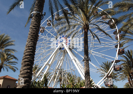 Riesenrad in Irvine Spectrum Shopping Center in Irvine, Kalifornien. Stockfoto