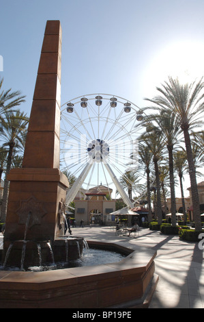 Riesenrad in Irvine Spectrum Shopping Center in Irvine, Kalifornien. Stockfoto