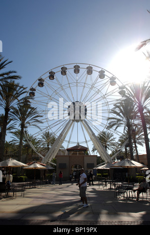 Riesenrad in Irvine Spectrum Shopping Center in Irvine, Kalifornien. Stockfoto