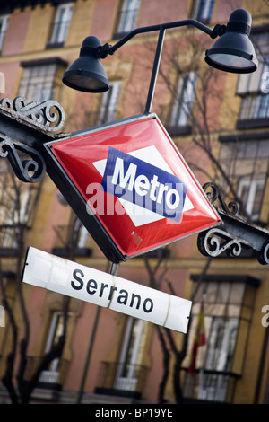 U-Bahnstation in der Zone Serrano Serrano, erstklassige Madrid Mode Einkaufsstraße. Spanien Stockfoto