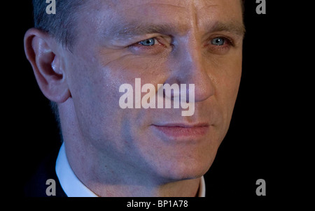 Britischer Schauspieler Daniel Craig kommt bei der Weltpremiere von "Quantum of Solace" Bild von James Boardman. Stockfoto