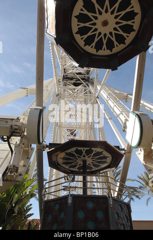 Riesenrad in Irvine Spectrum Shopping Center in Irvine, Kalifornien. Stockfoto