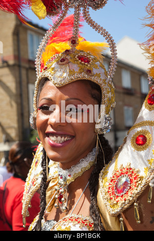 Hackney ein Karneval 2010, Porträt von Samba-Tänzer Stockfoto