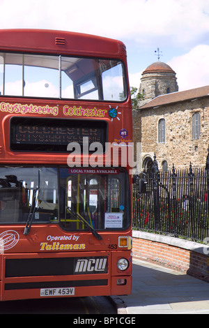 Colchester den open Top-Tourbus geparkt außerhalb Colchester Castle Stockfoto