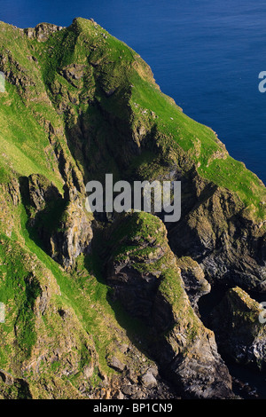 Zerklüftete Küstenlandschaft auf der Insel Runde in der herøy Kommune, Østfold, atlantischen Westküste von Norwegen. Stockfoto