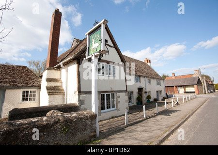 Bild zeigt The White Hart, ein 15. Jahrhundert Pub in Fyfield, Abingdon, Oxon.Photo:Jeff Gilbert Stockfoto