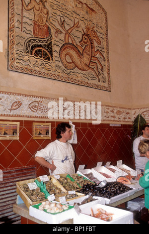 Frankreich, Provence Alpes-Côte-d ' Azur, Var (83), Saint Tropez, Fischmarkt Stockfoto