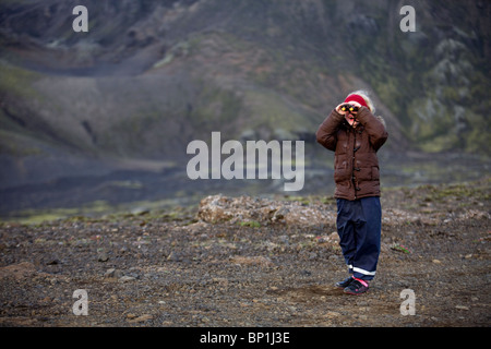 Junges Mädchen im Hochland von Island. Laki Craters, Vatnajökull-Nationalpark Stockfoto