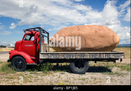 Riesige Kartoffel auf einem Tieflader im Spud fahren im Teatro in Driggs Idaho Stockfoto