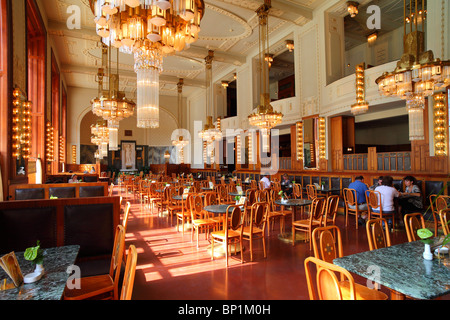 Café im Stil der Art Nouveau in der städtischen Haus-Prag-Tschechische Republik Stockfoto