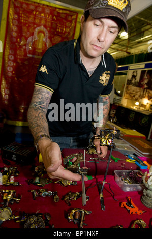 Bilder aus dem inzwischen berühmten Tattoo Jam Event in Doncaster UK zeigt Tätowierer bei der Arbeit und Menschen mit Tattoos und in der Tattoo-Szene Stockfoto