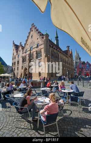 CAFE VOR RATHAUS, MARKT PLATZ, ULM, BADEN-WÜRTTEMBERG, DEUTSCHLAND Stockfoto