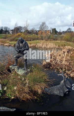 Statue von Sir Peter Scott am Eingang zum London Wetlands Centre in Barnes. Stockfoto