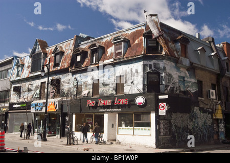 Pho Thanh Long vietnamesisches Nudelrestaurant in der Saint Catherine Street im Quartier Latin, Montreal, Quebec, Kanada mit einem einzigartigen Wandgemälde. Stockfoto