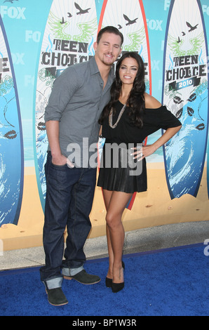 CHANNING TATUM JENNA DEWAN TEEN CHOICE 2010 Ankünfte LOS ANGELES Kalifornien USA 08 August 2010 Stockfoto