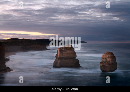 Sonnenaufgang über den 12 Aposteln, Great Ocean Road, Victoria Australien Stockfoto