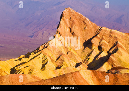 Morgendämmerung am Manly Beacon von Zabriskie Point, Death Valley National Park. California Stockfoto