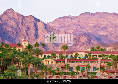 Furnace Creek Inn in der Dämmerung, Death Valley National Park. California Stockfoto