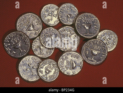 112. EINE HORDE VON "SILBER SCHEKEL" AUSGEGRABEN IN HERODIANISCHE JERUSALEM, C. 66-70 JAHRE NACH CHRISTUS. Stockfoto