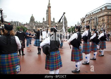 Hawkesbury Nepean Valley Pipe Band führen George Square Glasgow International Piping Festival Scotland.Photo:Jeff Gilbert Stockfoto