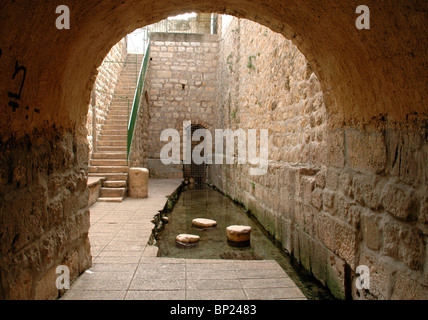 POOL VON SILOAH - DEN SÜDLICHEN EINGANG ZUM HISKIAS TUNNEL. ALTE TRADITIONEN ZUSCHREIBEN DAS WASSER DES SILOAH THERAPEUTISCH Stockfoto