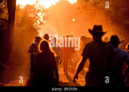 Sonnenuntergang am Glastonbury Festival Stockfoto