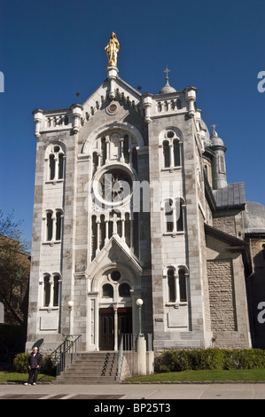 Chapelle Notre-Dame De Lourdes Kirche, St. Catherine Street, Quartier Latin, Montreal, Quebec, Kanada, blauer Himmel Stockfoto