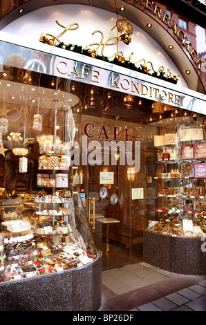 WIEN, CAFE/PATISERRIE AUßEN Stockfoto