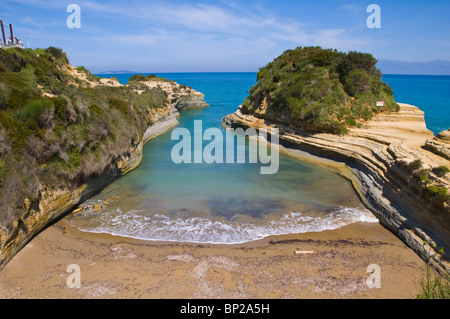 Blick über den malerischen Canal d ' Amour in Sidari auf der griechischen Insel Korfu Griechenland GR Stockfoto