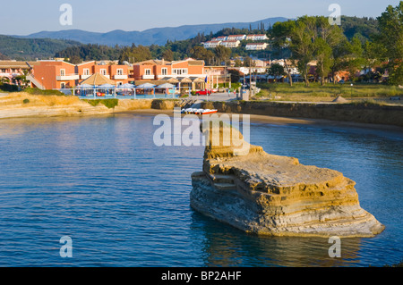 Blick über den malerischen Canal d ' Amour in Sidari auf der griechischen Insel Korfu Griechenland GR Stockfoto