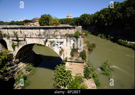 Italien, Rom, Tiber, Ponte Rotto (gebrochene Brücke), Pons Aemilius, alte römische Brücke Stockfoto