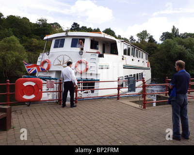 Das Ausflugsschiff "Teesside Prinzessin" über den Fluss Tees bei Yarn Stockfoto