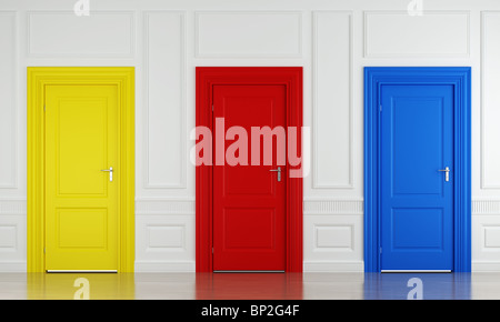 3D Szene mit drei Farbe Türen in eine Wand als Konzept für die Wahl oder Glück Stockfoto