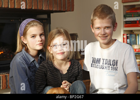 Porträt von drei Geschwistern Stockfoto