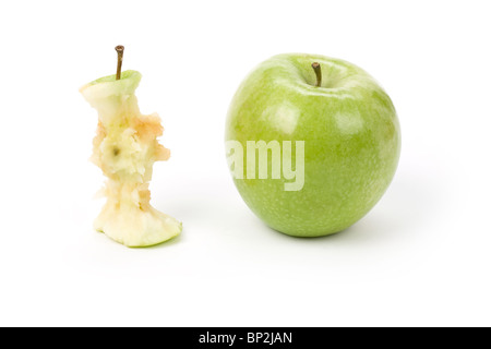 Green Apple mit weißem Hintergrund, Nahaufnahme Schuss Stockfoto