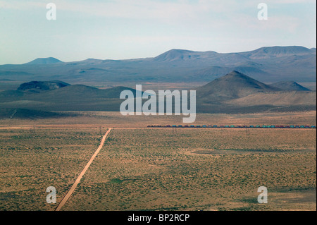 Luftbild oben Güterzug durch New Mexico Stockfoto