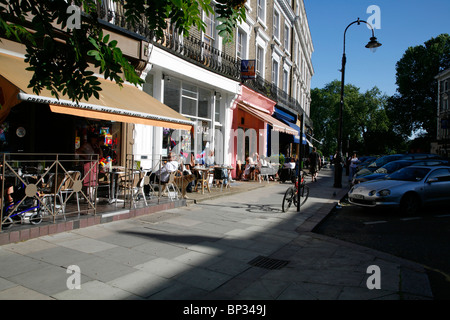Cafés und Restaurants am Regents Park Road, Primrose Hill, London, UK Stockfoto