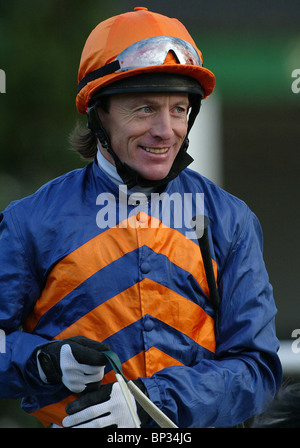 Champion Jockey Kieren Fallon in Lingfield Park Racecourse. Bild von James Boardman Stockfoto