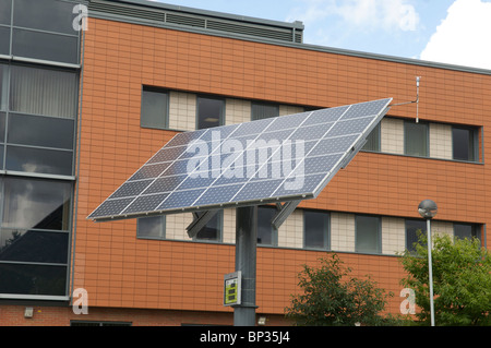 Solar-Panel an der University of central Lancashire, Preston Stadtzentrum, Lancashire, England Stockfoto