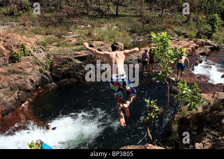 Kinder spielen in Buleys Felsenloch, Litchfield Nationalpark, Darwin, Northern Territory, Australien Stockfoto