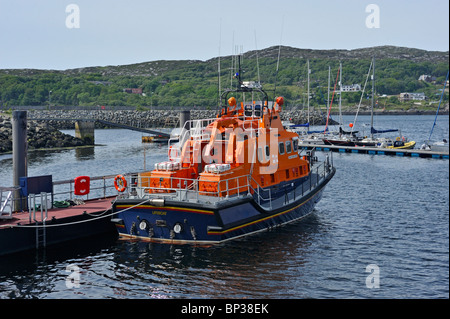 "RNLB Fraser Flyer" Rettungsboot. Hafen von Lochinver, Lochinver, Assynt, Sutherland, Schottland, Vereinigtes Königreich, Europa. Stockfoto