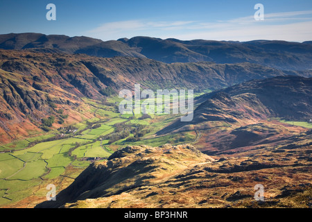 Große Langdale und die Langdale Pikes an Seite Hecht und Lingmoor fiel von Pike von Blisko Seenplatte Cumbria UK Stockfoto