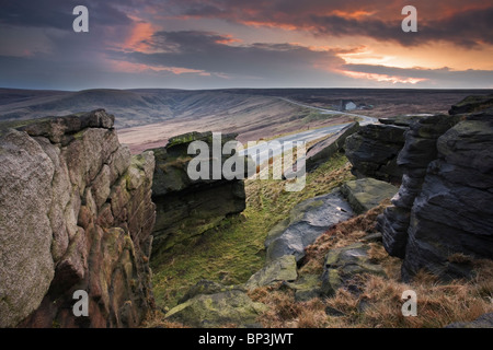 Blick zum Blacker Rand bei Sonnenuntergang vom Buckstones Moos auf Marsden Moor Estate März Haigh in der Nähe von Huddersfield West Yorkshire UK Stockfoto