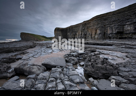 Stürmischer Himmel über Nash Punkt auf der Glamorgan Heritage Küste South Wales UK Stockfoto